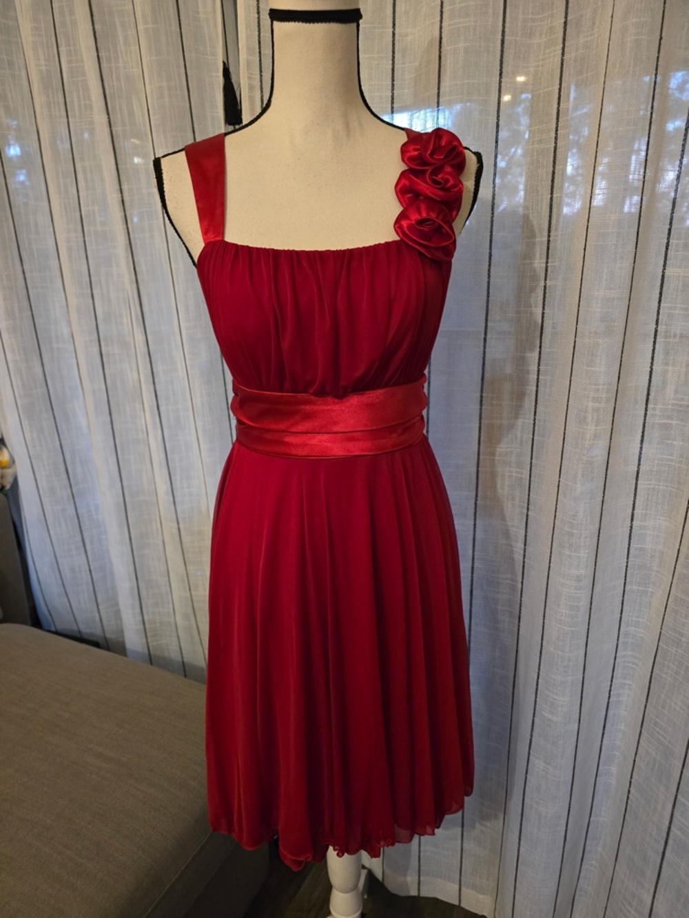 M Red Sleeveless Rosette Waistband Mini Dress